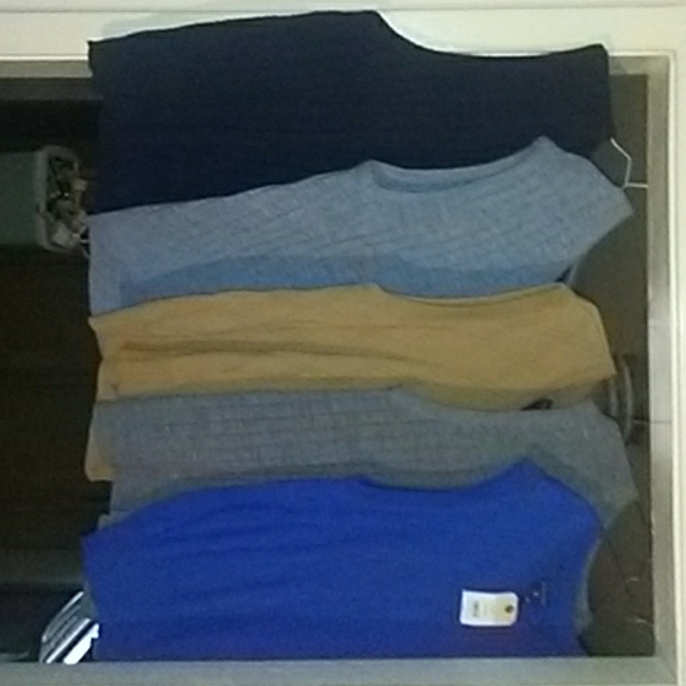 Sweater vest - Picture 2 of 3